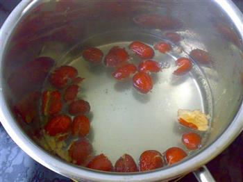 红杞葡萄蜂蜜茶的做法步骤2