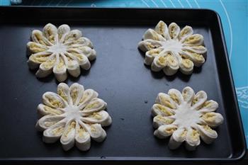 椰蓉花朵面包的做法步骤11