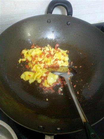 火腿鸡蛋炒饭的做法步骤3