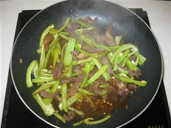 辣椒芹菜炒牛肉的做法步骤7