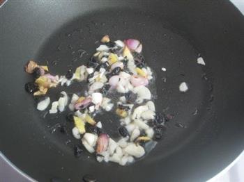 剁椒排骨蒸芋头的做法步骤4