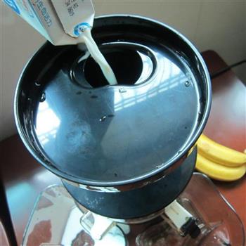 香蕉牛奶汁的做法步骤2