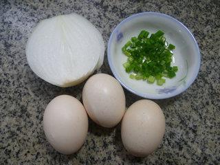 白洋葱炒鸡蛋的做法步骤1