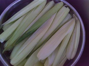 玉米叶包粽子的做法步骤6