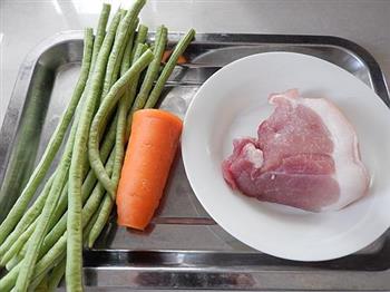 胡萝卜豆角焖饭的做法步骤1