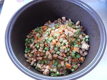 胡萝卜豆角焖饭的做法步骤11