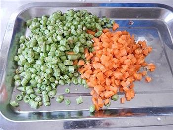 胡萝卜豆角焖饭的做法步骤5