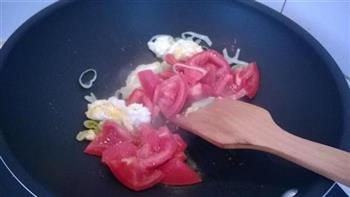 西红柿鸡蛋炒方便面的做法步骤6