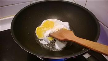 加强版鸡蛋炒饼的做法步骤2