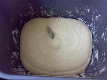 龙眼干面包的做法步骤2