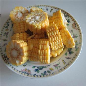 甜玉米排骨汤的做法步骤2