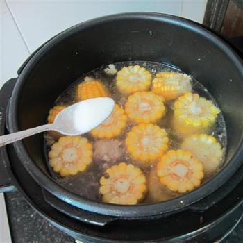 甜玉米排骨汤的做法步骤7
