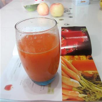 红萝卜苹果汁的做法步骤7