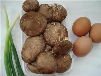 花菇炒鸡蛋的做法步骤1
