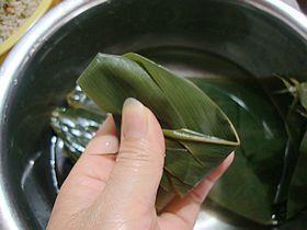 花生绿豆排骨粽子的做法步骤9