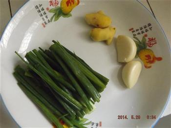 剁椒豆豉蒸鱼的做法步骤2