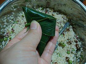 豌豆腊肠尖角粽子的做法步骤8