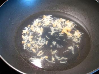 牛肉虾干紫菜汤的做法图解2