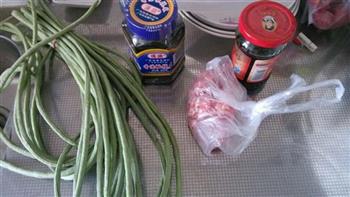 橄榄菜肉沫豆角的做法步骤1