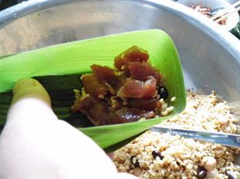 花生猪肉粽子的做法步骤7