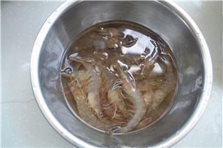 白灼基围虾的做法步骤1