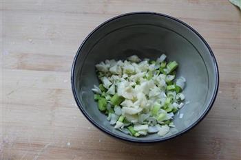 蒜蘸菠菜面的做法步骤2