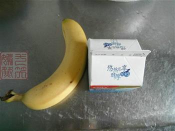 香蕉酸奶奶昔的做法步骤1