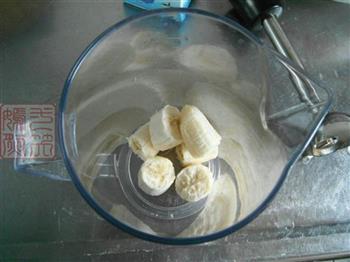 香蕉酸奶奶昔的做法步骤2