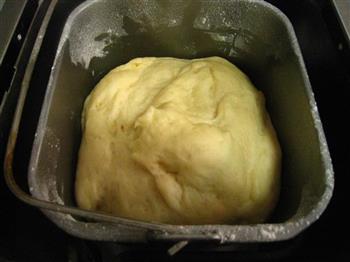 心形椰蓉面包的做法步骤3