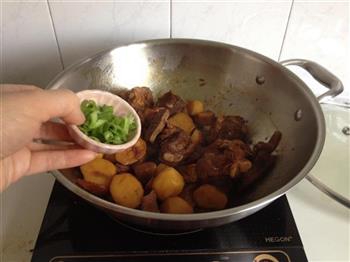 杏鲍菇土豆焖排骨的做法步骤10