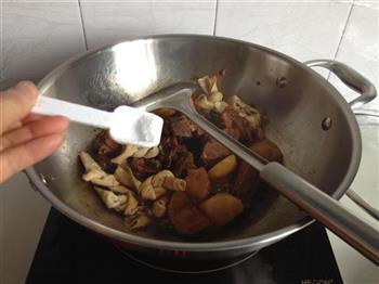 百叶结土豆炖排骨的做法步骤8