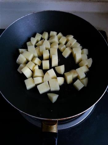 麻辣土豆烩鸡翅的做法步骤4