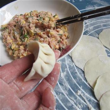 玉米猪肉饺子的做法步骤11