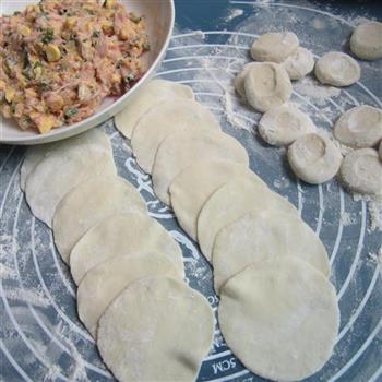 玉米猪肉饺子的做法步骤9