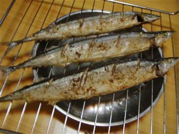 烤秋刀鱼的做法步骤4