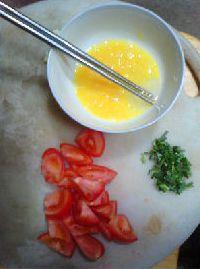 西红柿蛋汤的做法图解2