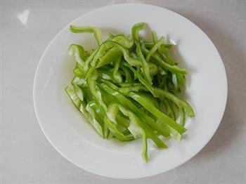 豆豉青椒炒面筋的做法步骤3