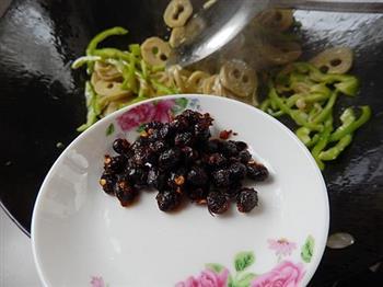 豆豉青椒炒面筋的做法步骤8