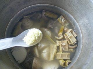 羊尾笋香芋排骨汤的做法步骤12