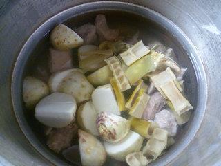 羊尾笋香芋排骨汤的做法步骤8