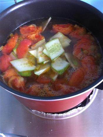 番茄黄瓜鸡蛋汤的做法步骤5