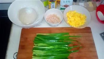 韭菜鸡蛋包子的做法步骤1