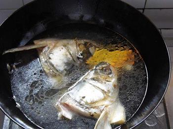 鲜黄花鱼头汤的做法步骤3