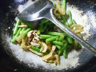 榨菜里脊肉炒梅豆的做法步骤10