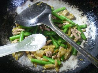 榨菜里脊肉炒梅豆的做法步骤8