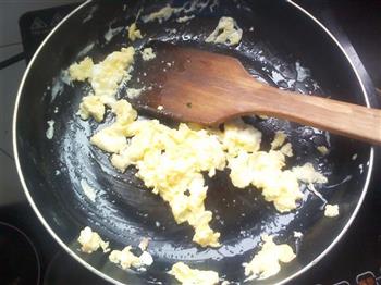 花朵蛋炒饭的做法步骤2