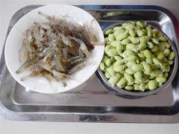 毛豆炒河虾的做法步骤1