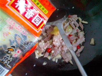干锅茶树菇的做法步骤4