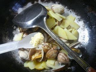 土豆炒花蛤的做法步骤10