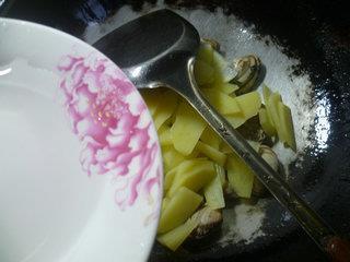 土豆炒花蛤的做法步骤6